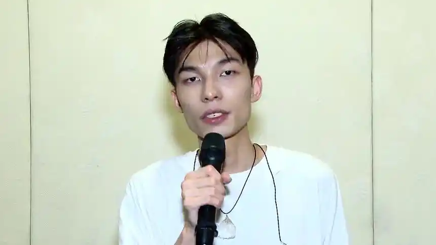 2017快乐男声全国6强黄榕生酥音推开世界的门眉毛太有戏