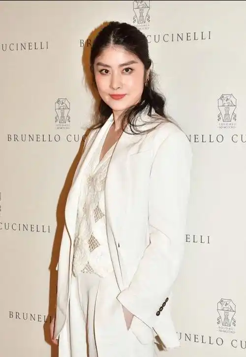 陈慧琳事故后首次露面,右边眉毛有道疤,她笑称不清楚缝了多少针_活动