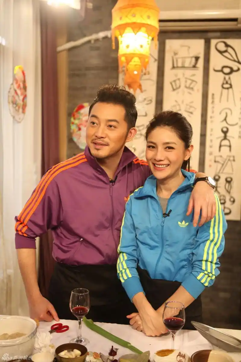 沙溢胡可下厨烹饪圣诞大餐