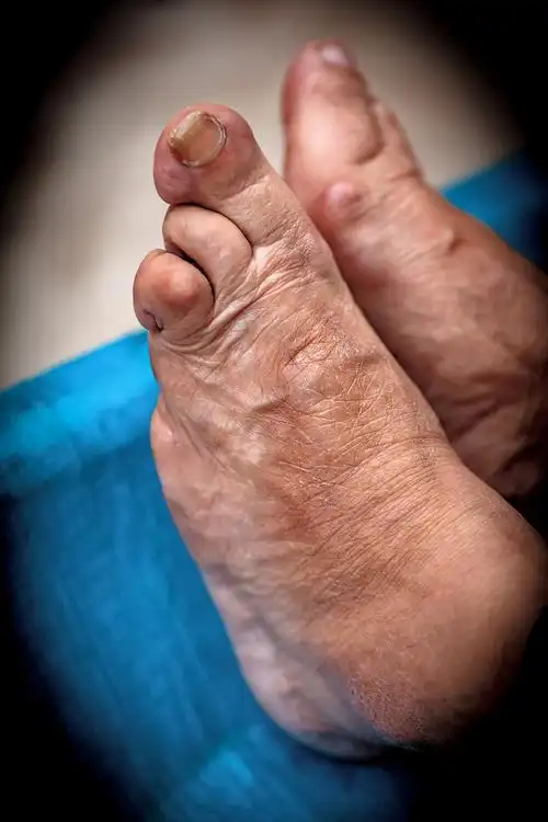 大山深处沂蒙山最后的小脚老太太她们无声诉说着女性的血泪史