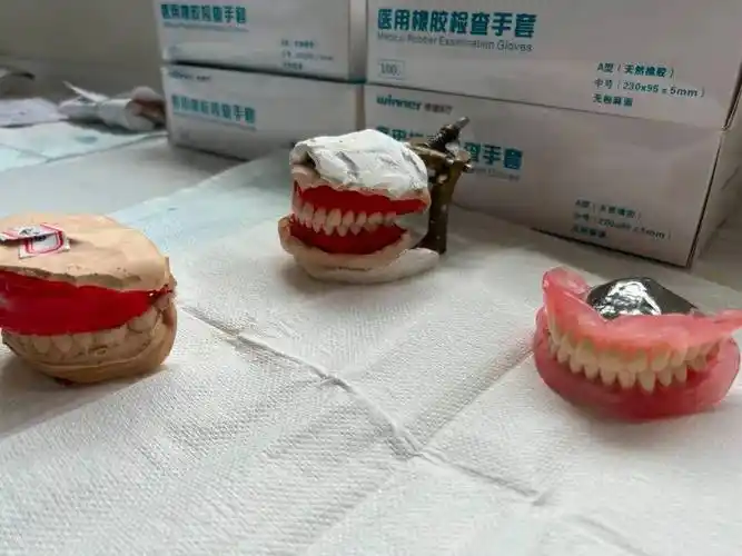 这些老人安装全口牙,免费!_假牙_王阿婆_活动