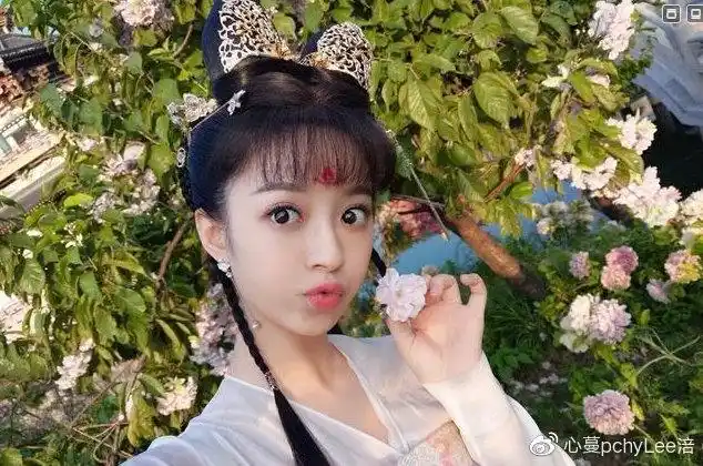 虽然是新人演员,但是好像资源还不错,她曾在《皓镧传》中扮演云梦公主