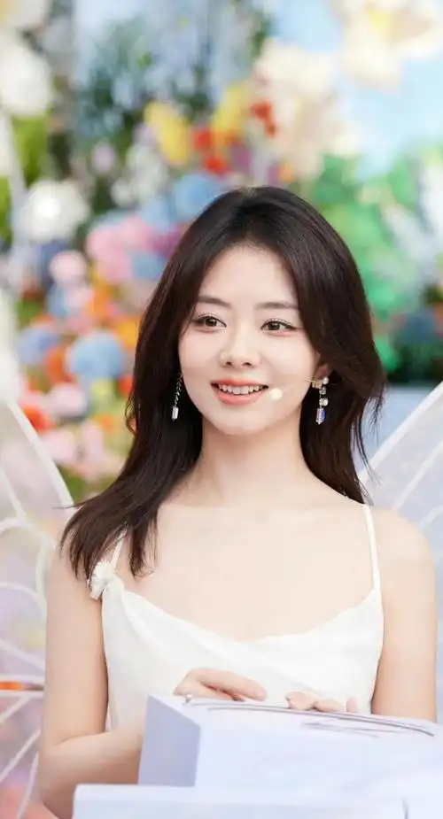 快来欣赏!谭松韵高清白色裙子美照来袭