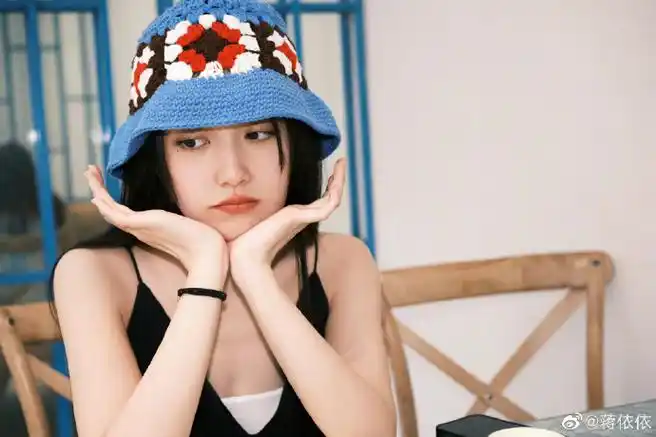 网友在泰国偶遇蒋依依##泰国偶遇蒋依依