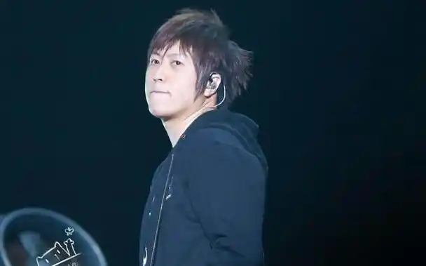 倔强追逐太阳:阿信的真实故事