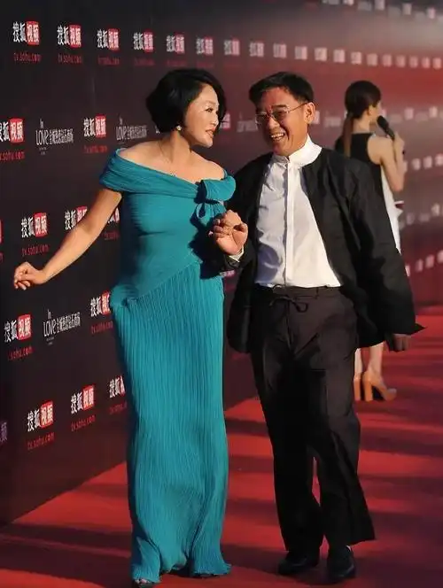 回顾著名演员王姬事业和情感坎坷有泪如今仍将29岁智障儿子当宝