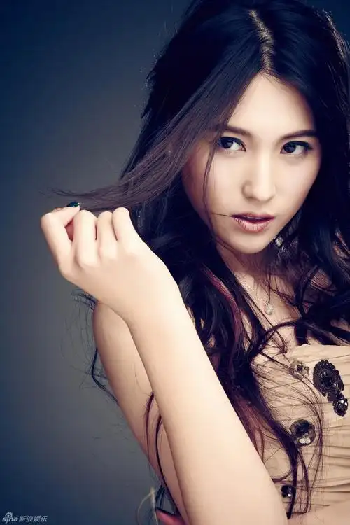 组图:宁丹琳春日写真曝光 从容大气尽显女性柔美_高清图集_新浪网