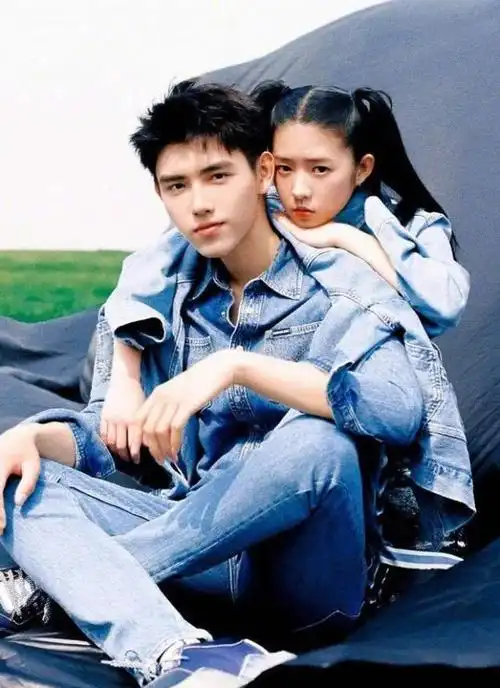 陈飞宇欧阳娜娜vs陈飞宇何蓝逗两组情侣写真哪对更般配