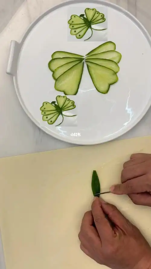 黄瓜切拼花蝴蝶_黄瓜_水果拼盘_摆盘_蝴蝶_美食_美食展示_创意美食