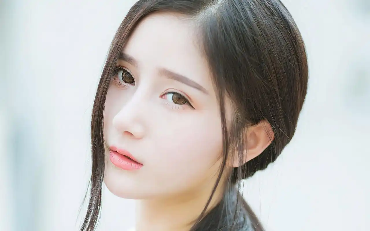 清纯养眼美女小清新唯美高清桌面壁纸