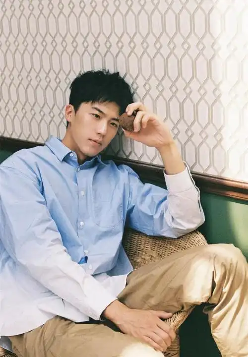 188的大长腿, 还有一身小肌肉, 这就是一等优质校草级别的男神吧,爱