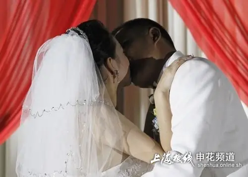 邱盛炯喜得爱女升级当爹 大婚回顾新娘美艳(组图)