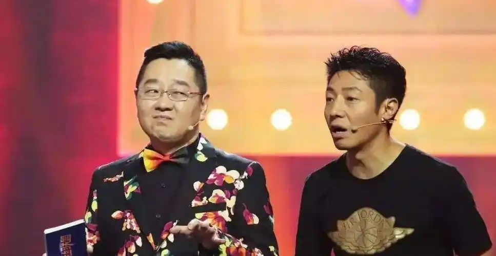 舌战女海归,身陷晕倒门事件,与撒贝宁互呛,张绍刚招谁惹谁了?