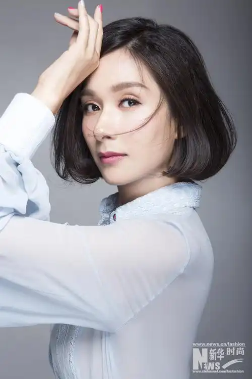 杨恭如设计感连衣裙 全新写真清凉一夏