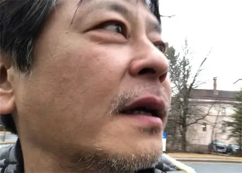 知名歌手晒近照感叹老了真好两鬓胡子斑白沧桑让人心疼