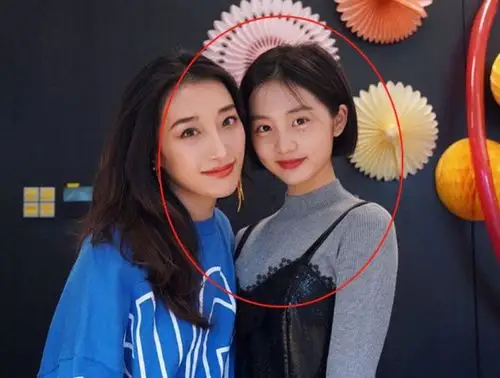 孙莉小女儿过7岁生日好友发博晒合照14岁黄多多成焦点