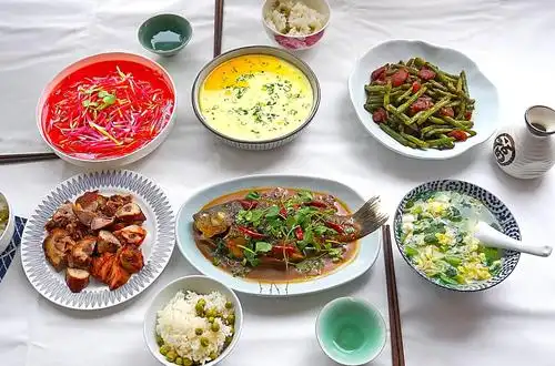 原创用妈妈给的菜,做了一桌丰盛的情人节午餐,同事却说抠门太寒酸了