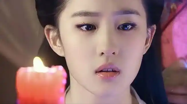 刘亦菲37岁庆生照