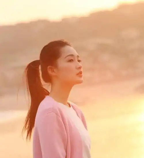 "人间尤物"李沁太美了!眼神勾人初恋女神,男人们的梦中老婆