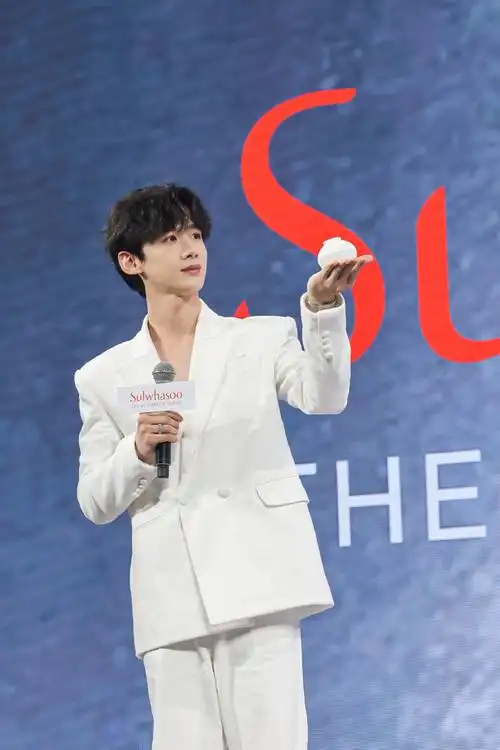 雪花秀全球品牌代言人白敬亭##雪花秀月亮罐面霜##光透紧升 年轻参级