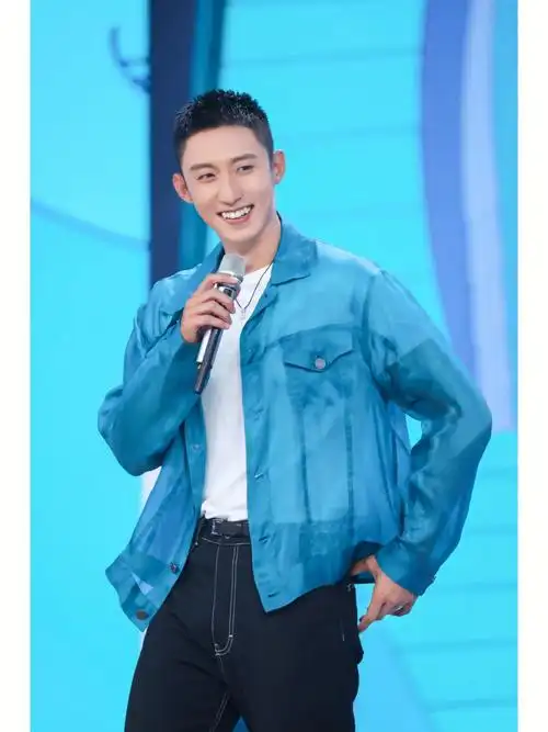 黄景瑜的小虎牙真可爱