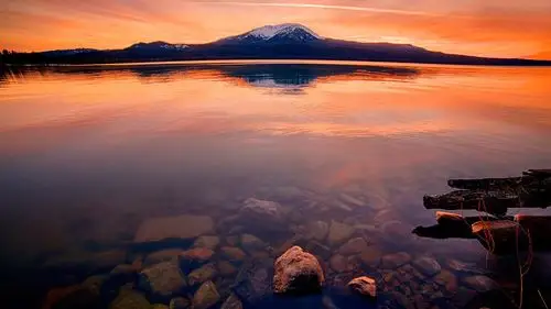岩石,山,黄昏 壁纸 湖,红色的天空,岩石,山,黄昏 桌布 - 1920x1080 全