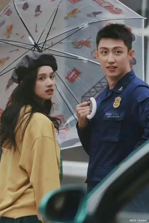 黄景瑜张婧仪吻戏,消防员与大明星的爱情,有真正情侣那味儿了.