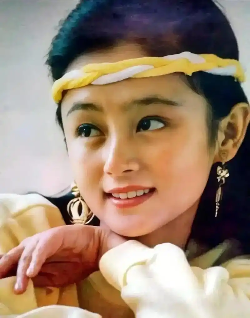 林青霞和陈红同样都是17岁,你觉得谁更美呢?