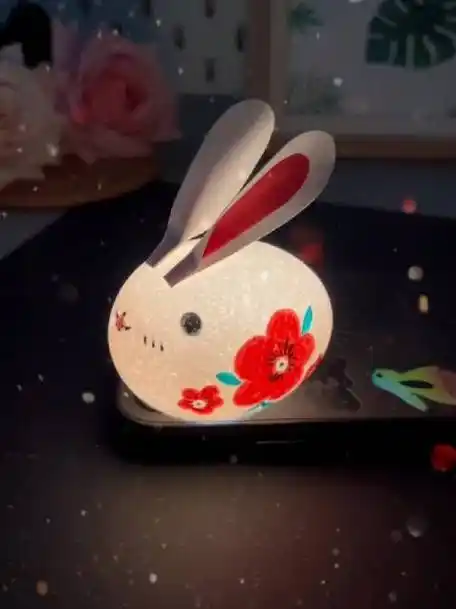中秋节快到了,带孩子一起学做这个蛋壳做的兔子灯吧!