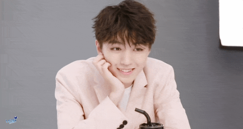 王俊凯托脸杀九宫格动图来袭,魅惑迷人的凯boss