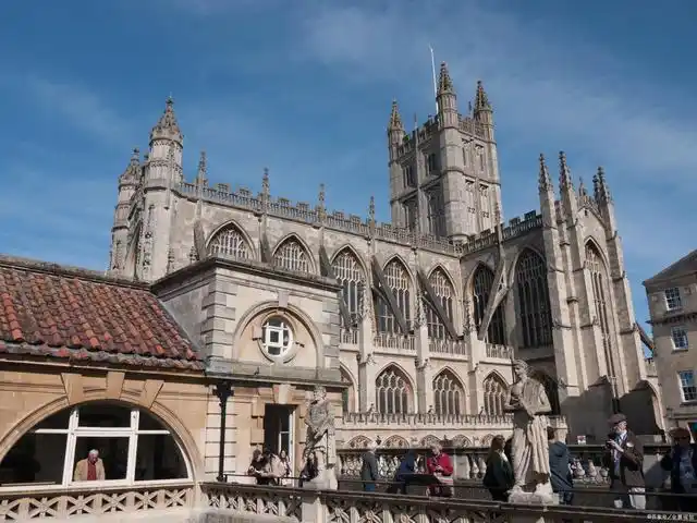 英国唯一被列入世界文化遗产的城市,最著名景点却是古罗马建筑?