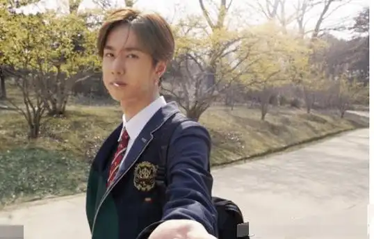 所以王一博应该是高中毕业,而不仅仅是小学毕业.