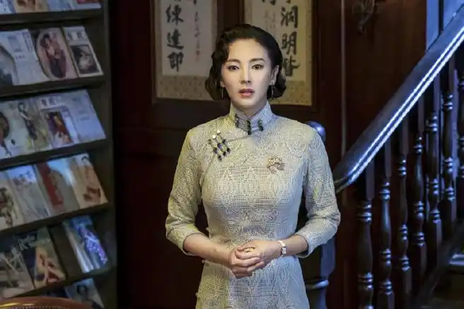 张雨绮复古波纹头