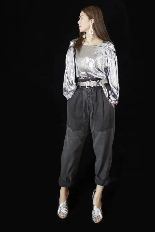 yirener.net谭维维惊艳亮相盛典活动 时尚灵动闪耀全场