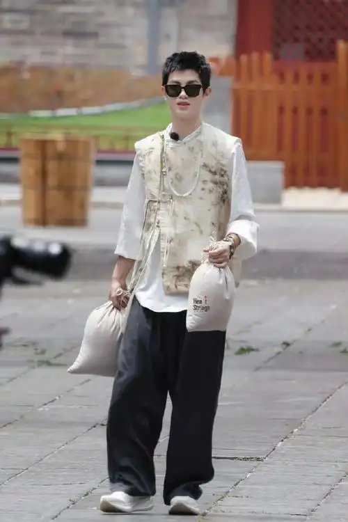 黄明昊极限挑战路透