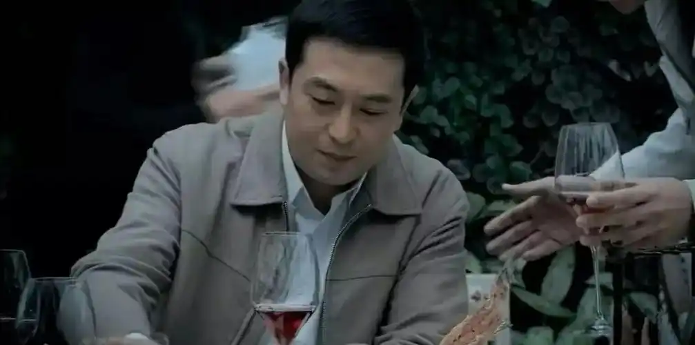 终于在1995年张嘉译被电视剧《道北人》的导演相中,成名背后的付出却