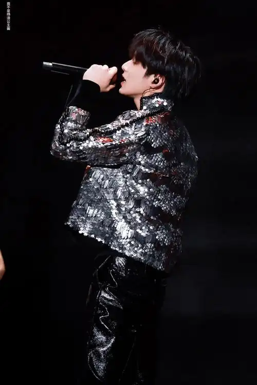 新生代演员刘耀文#再发点舞台上最帅气的刘耀文060099