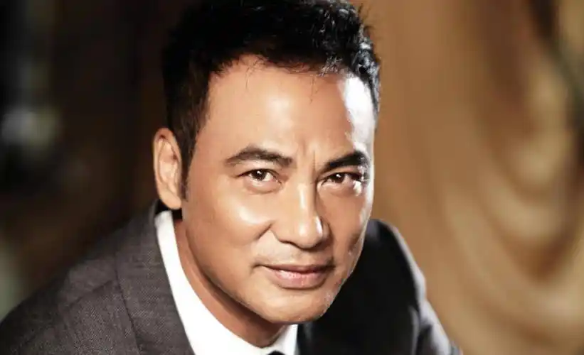 如今的年轻一代可能对任达华这个名字并不太熟悉,但这并不意味着他不