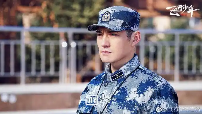 严屹宽假期后开工 晒女儿萌照不舍"小别离"__凤凰网