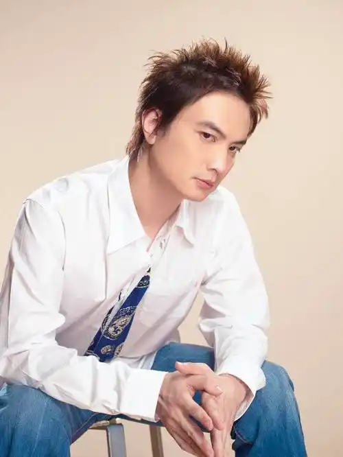 资料图片:李泉新专辑造型(3)