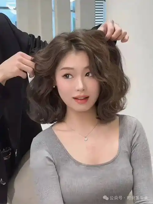 "短发烫"2024秋冬超流行,这么美,谁不爱?