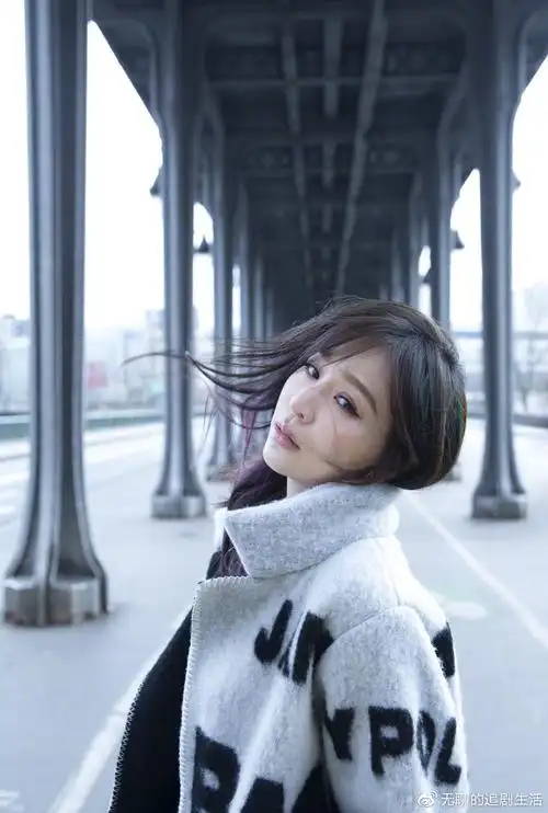 王心凌近照曝光穿粉色连衣裙笑容甜美36岁仍不失少女感