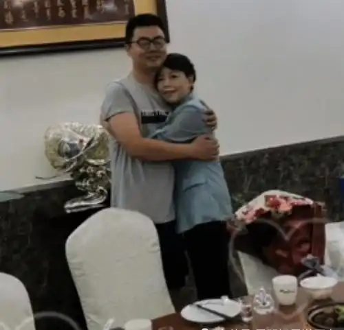 原创姚策病重离世后的86天许敏和郭威去ktv唱歌余生只爱亲生子