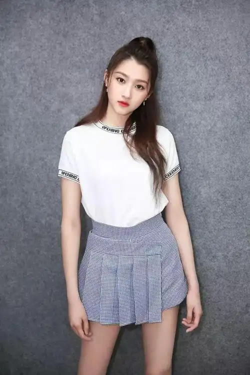 关晓彤原来还能这么甜啊白衬衫齐刘海女大学生的气质好嫩好美