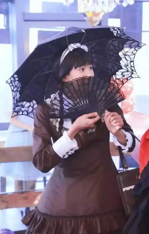 王源女装太女人,千玺女装太严实,王俊凯的女装呢?