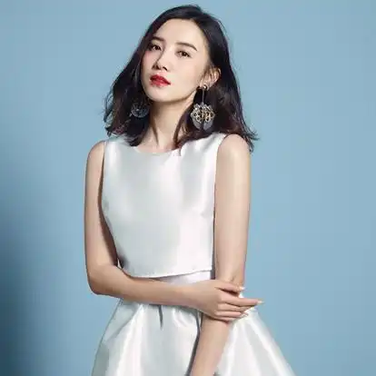 毕业于上海戏剧学院表演系,中国内地女演员,歌手