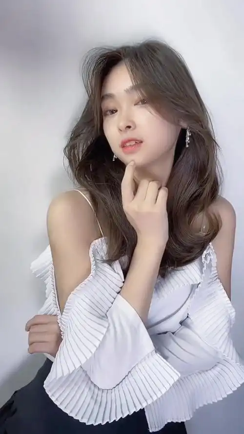 减龄甜美,让女生们不得不爱的一款网红发型.