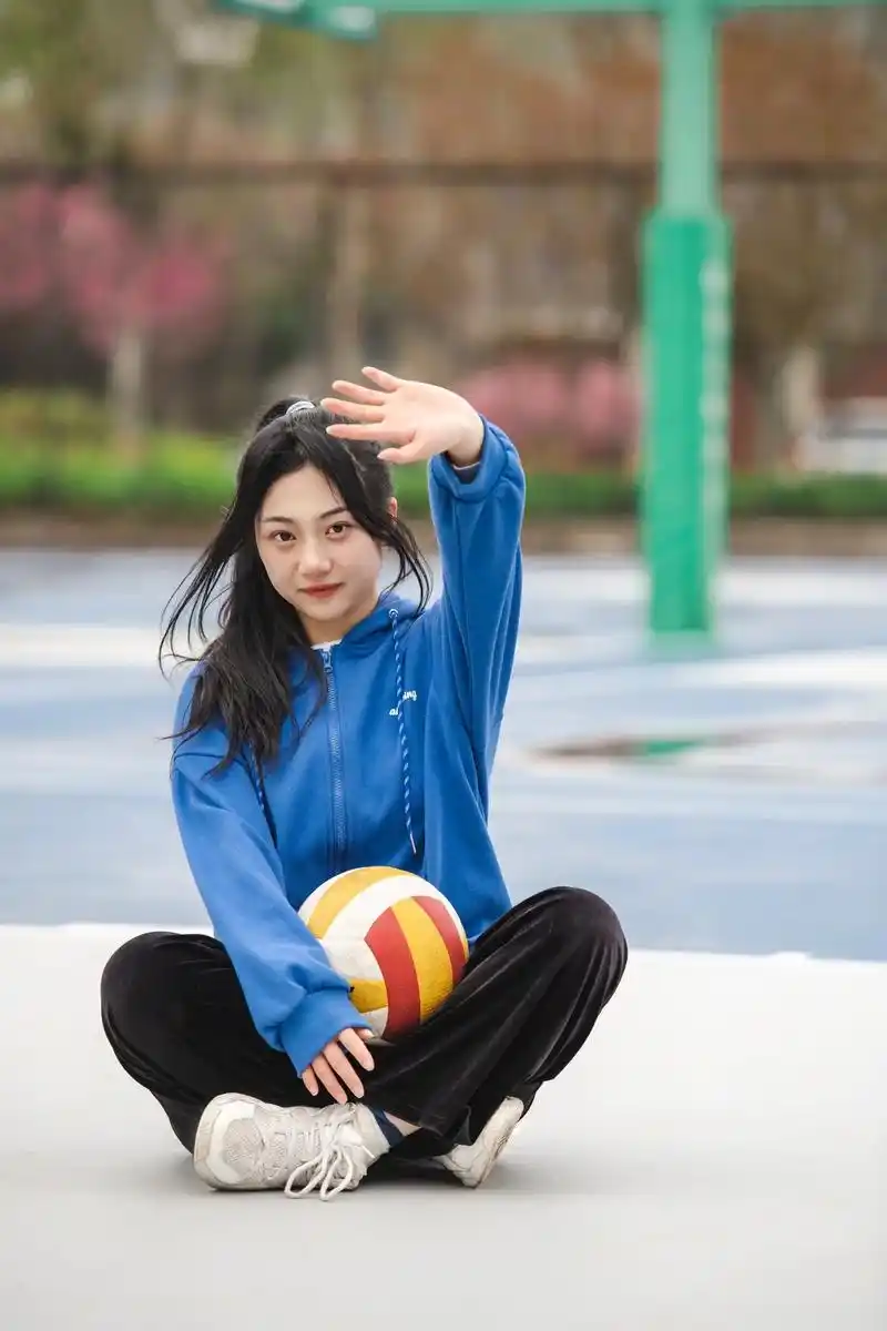 bwuer青春圆舞曲 | 阳光明媚,青春正好.靠近光,追随光 - 抖音