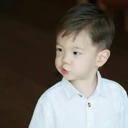 angelababy曝光儿子照片被赞萌帅这些孩子比明星孩子还好看