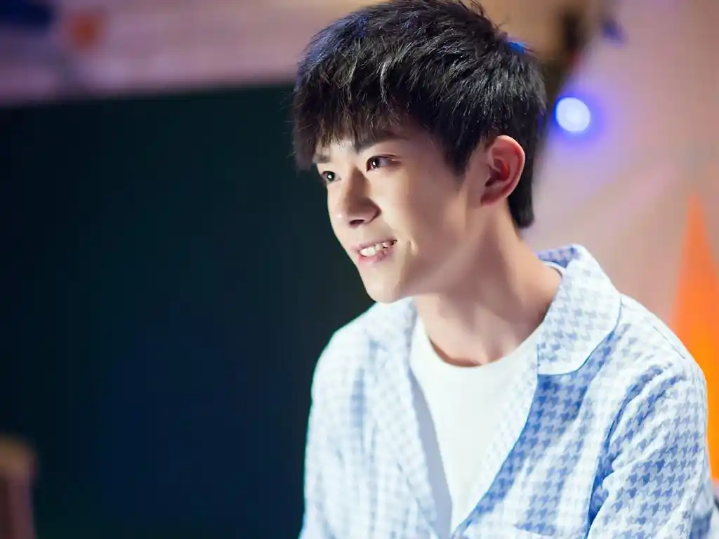 偶像必须是正能量向上的,看看tfboys就知道了